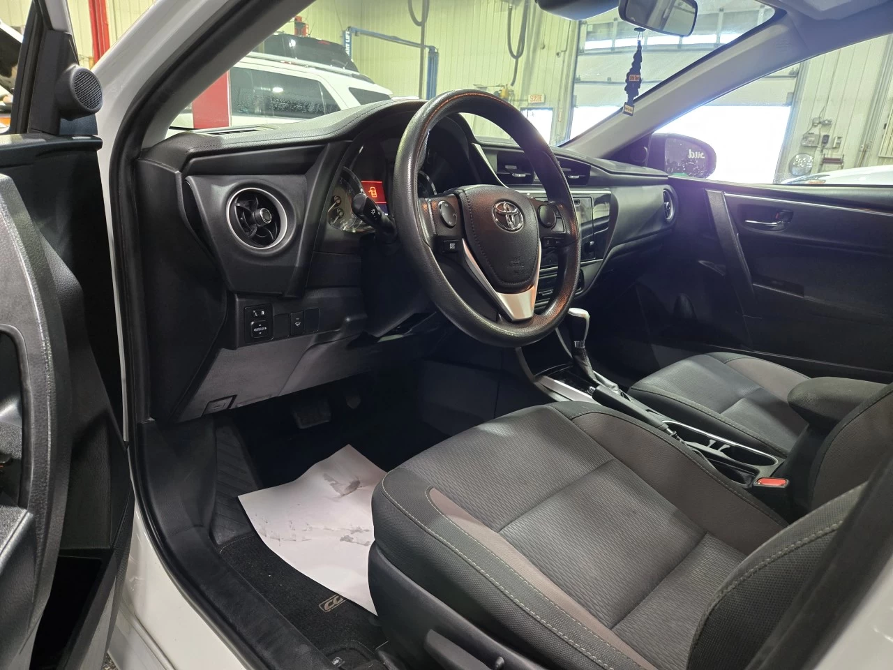 2018 Toyota Corolla LE AUTOMATIQUE A/C Image principale