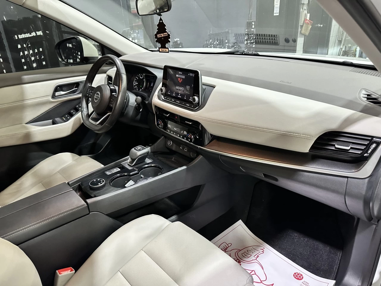 2021 Nissan Rogue SV PREMIUM AWD Image principale