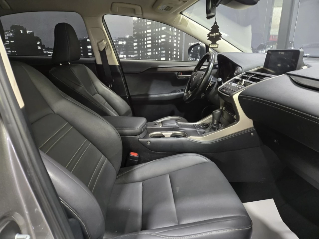 2021 Lexus NX 300 AWD BAS KILO FULL ÉQUIPÉ Main Image