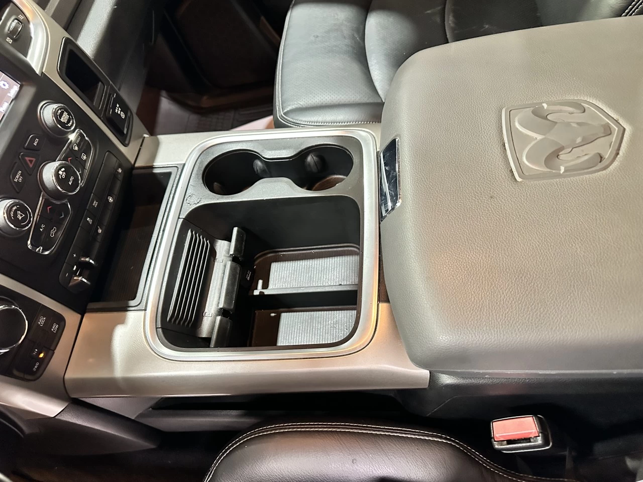 2018 Ram 1500 SLT ECODIESEL CUIR Image principale