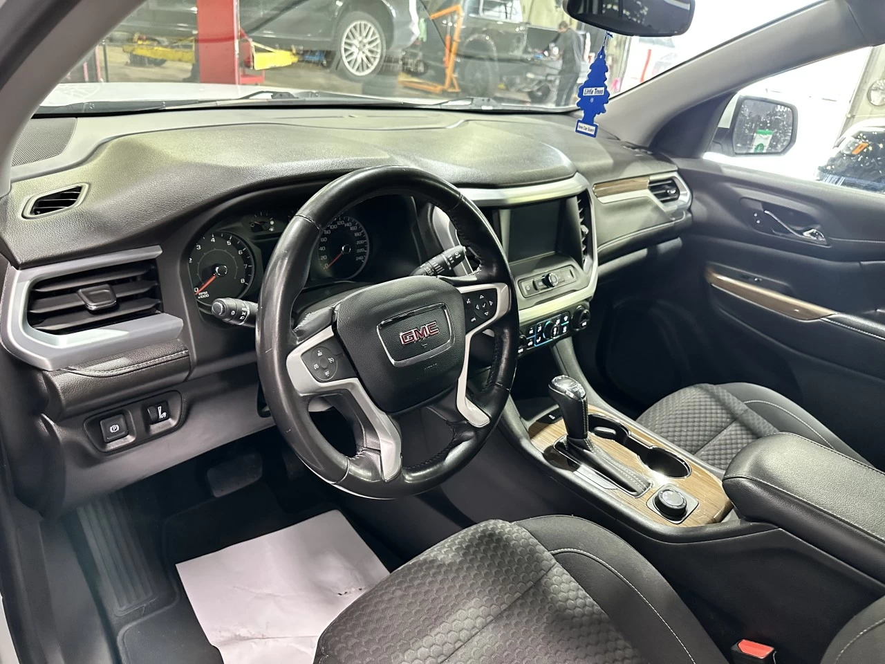 2019 GMC Acadia SLE 4X4 V6 Main Image
