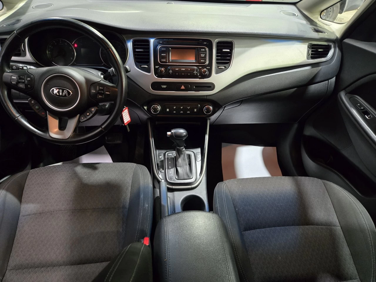 2017 Kia Rondo LX Main Image