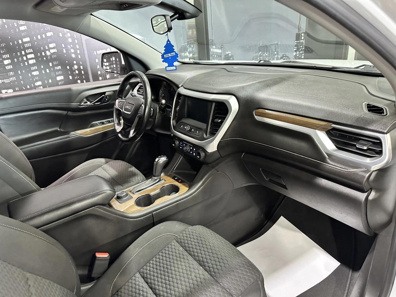 2019 GMC Acadia SLE 4X4 V6 Main Image