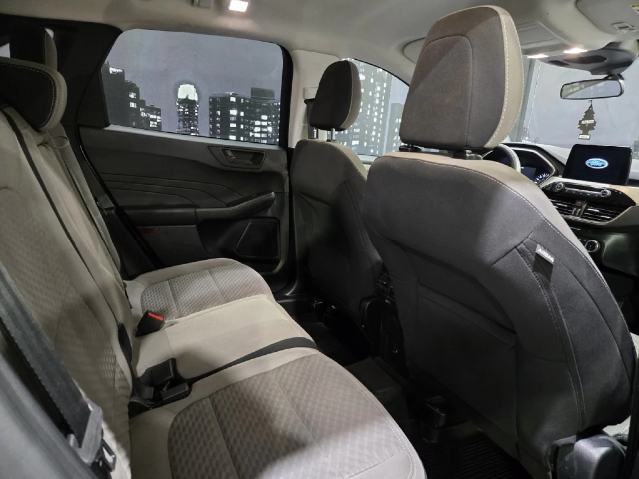 2022 Ford Escape SE AWD Main Image