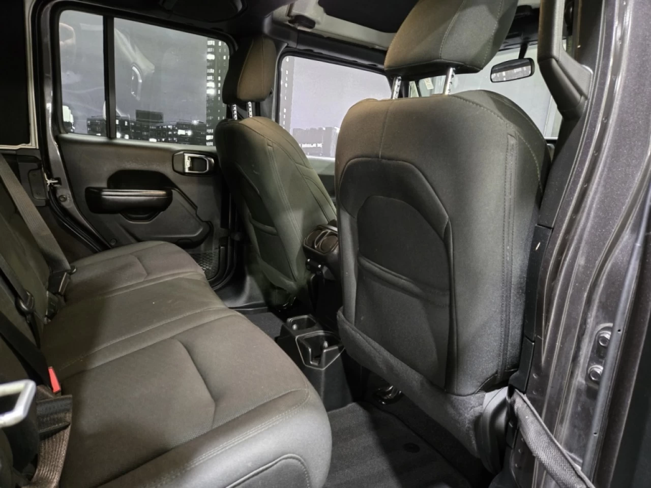 2019 Jeep WRANGLER UNLIMITED SPORT V6 4X4 AUTOMATIQUE Image principale