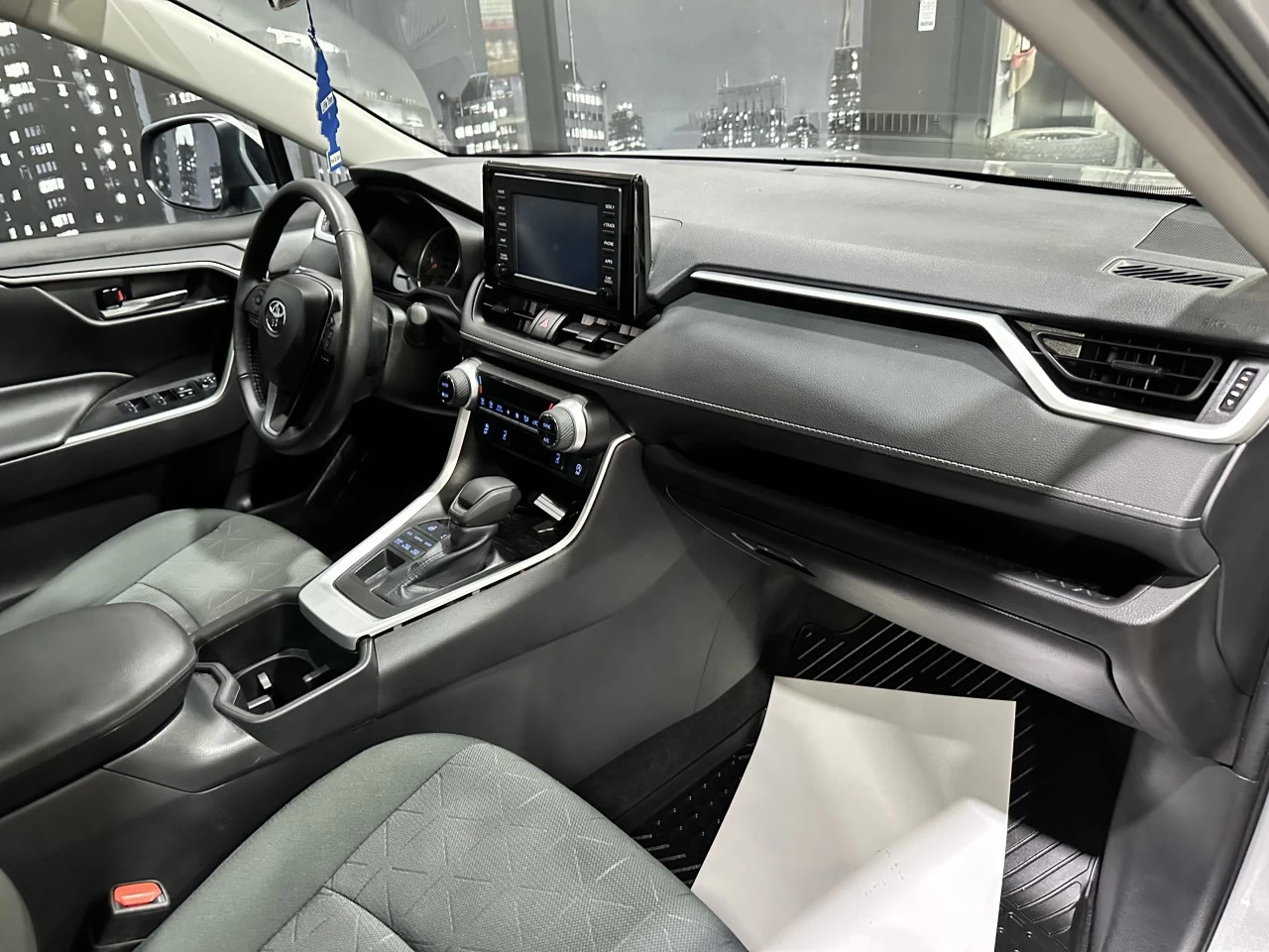 2022 Toyota RAV4 XLE AWD TOIT BAS KILO Main Image