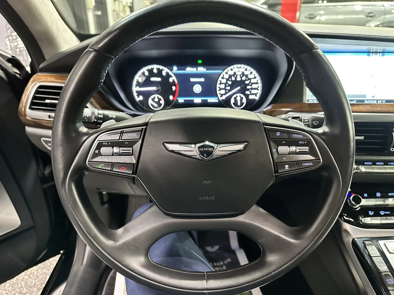 2017 Genesis G90 Ultimate 5.0L Image principale