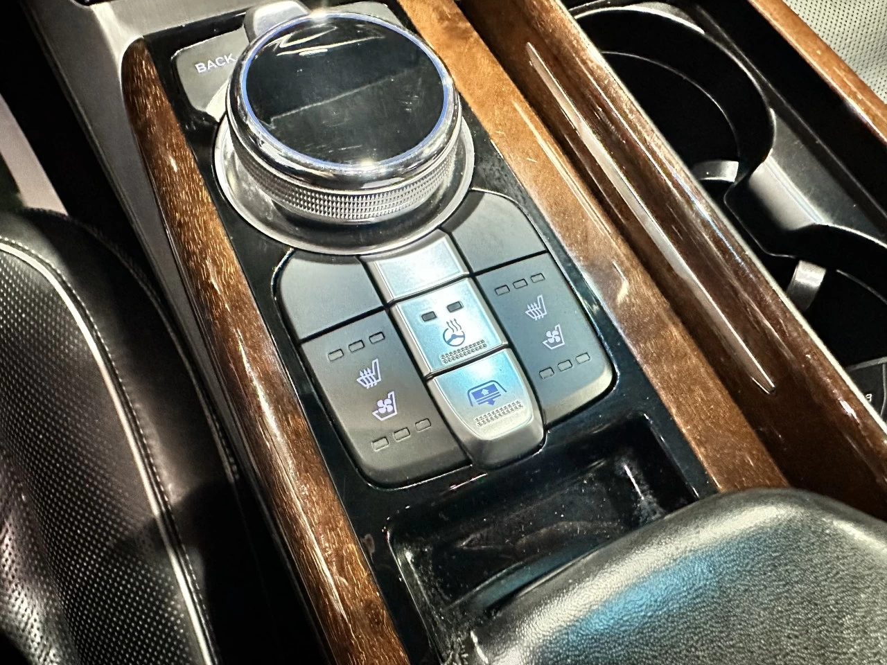 2017 Genesis G90 Ultimate 5.0L Image principale