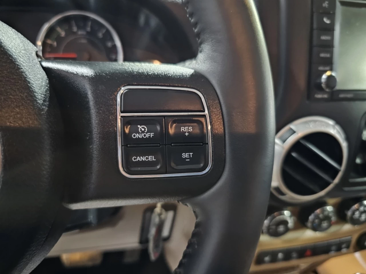 2018 Jeep Wrangler JK Unlimited SAHARA 4X4 FULL ÉQUIPÉ CUIR SEULEMENT 70 300KM Image principale