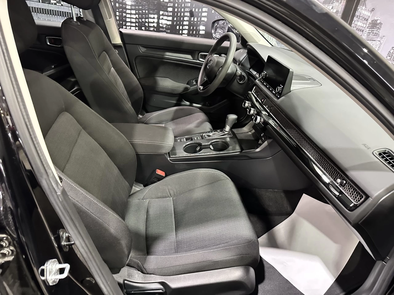 2024 Honda Civic LX-B AUTO BAS KILO 1600KM Main Image