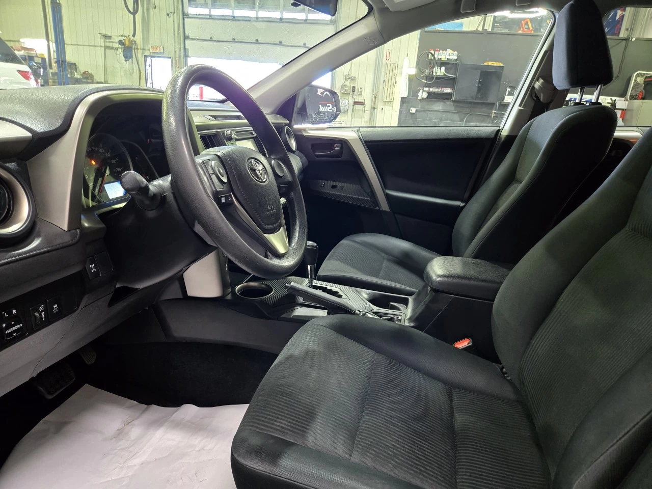 2015 Toyota RAV4 LE AWD TRÈS PROPRE Main Image