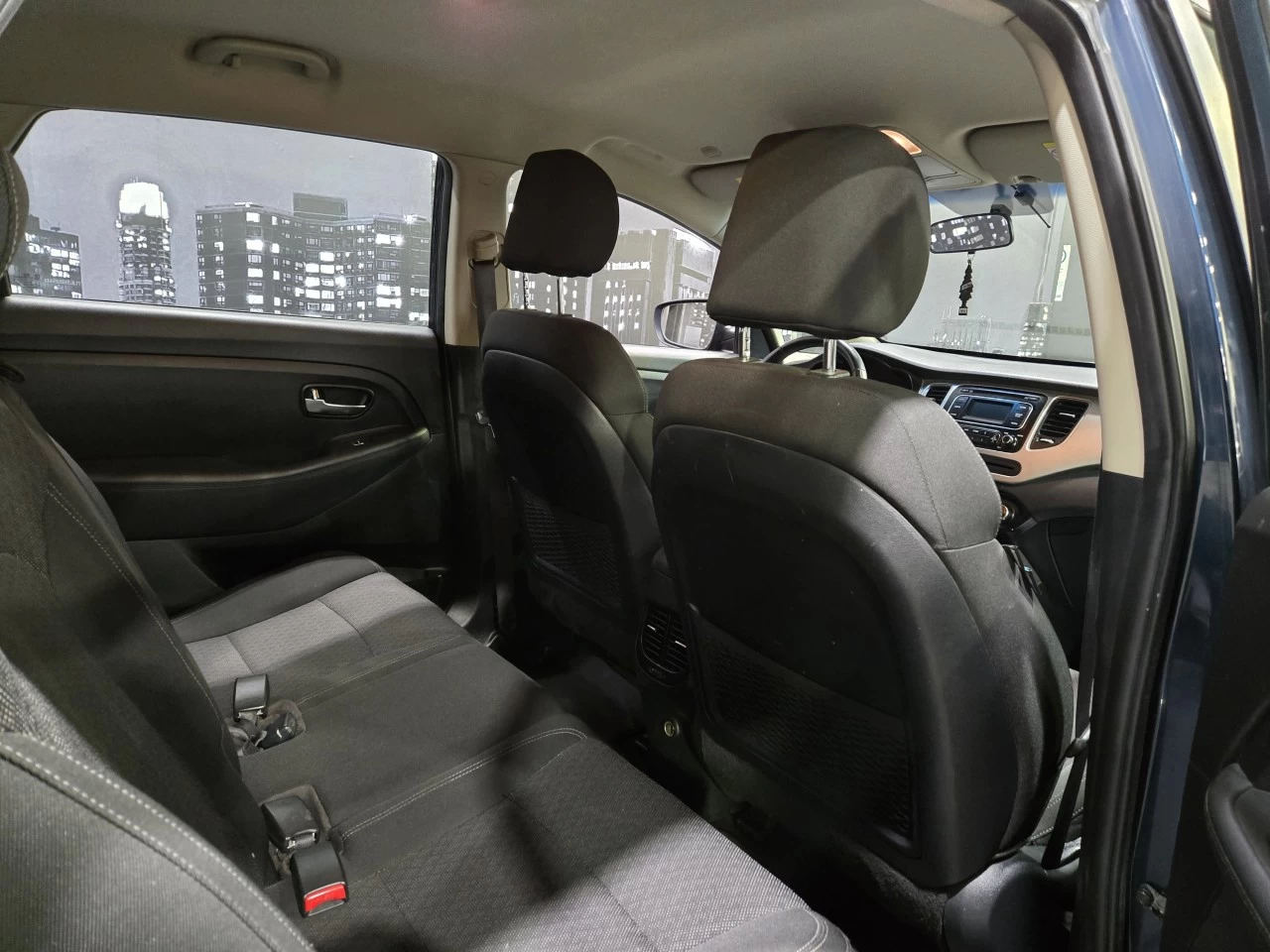 2017 Kia Rondo LX Main Image