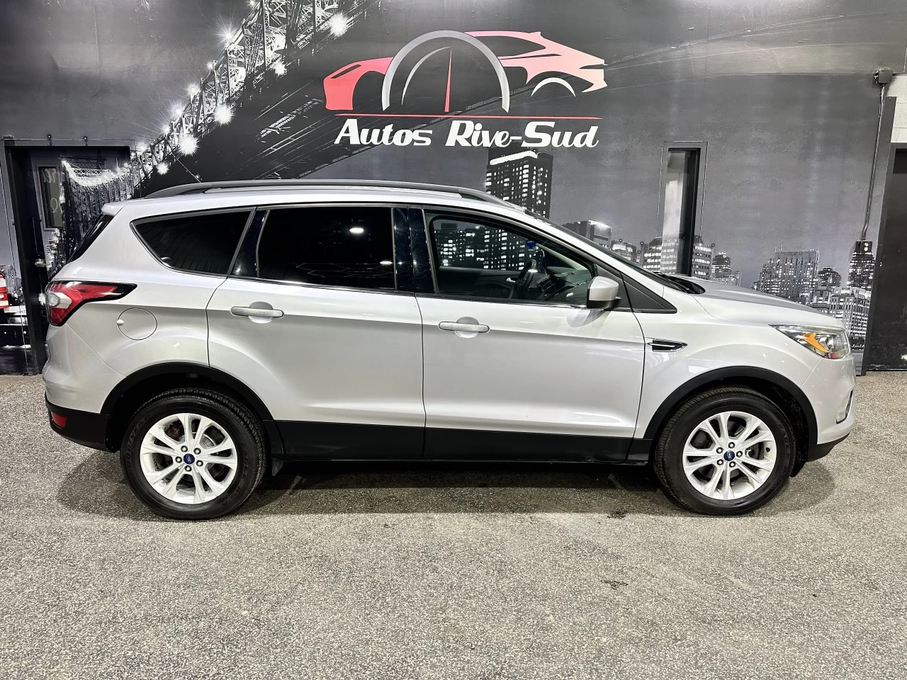 2017 Ford Escape SE AWD Main Image