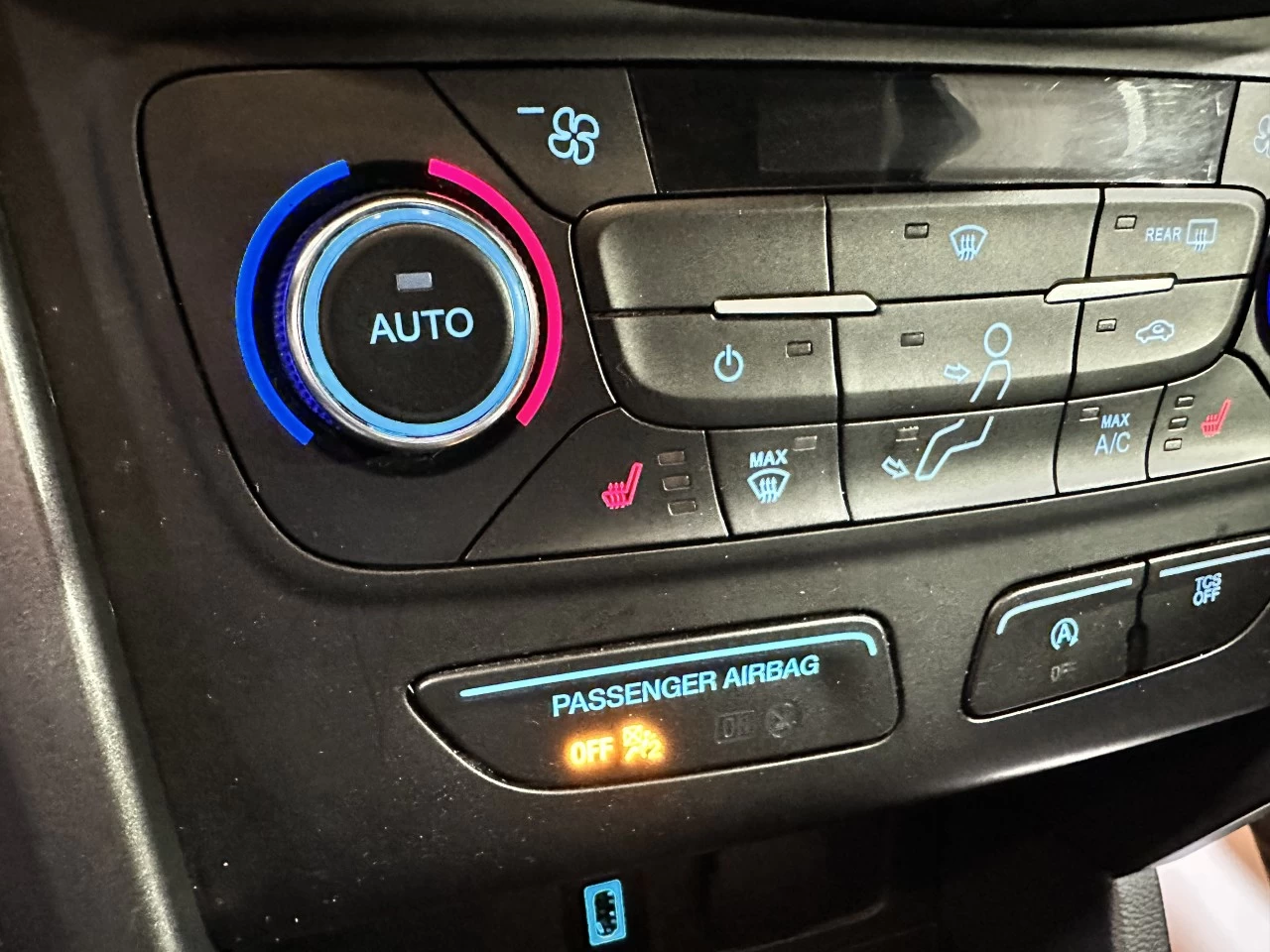 2017 Ford Escape SE AWD Main Image