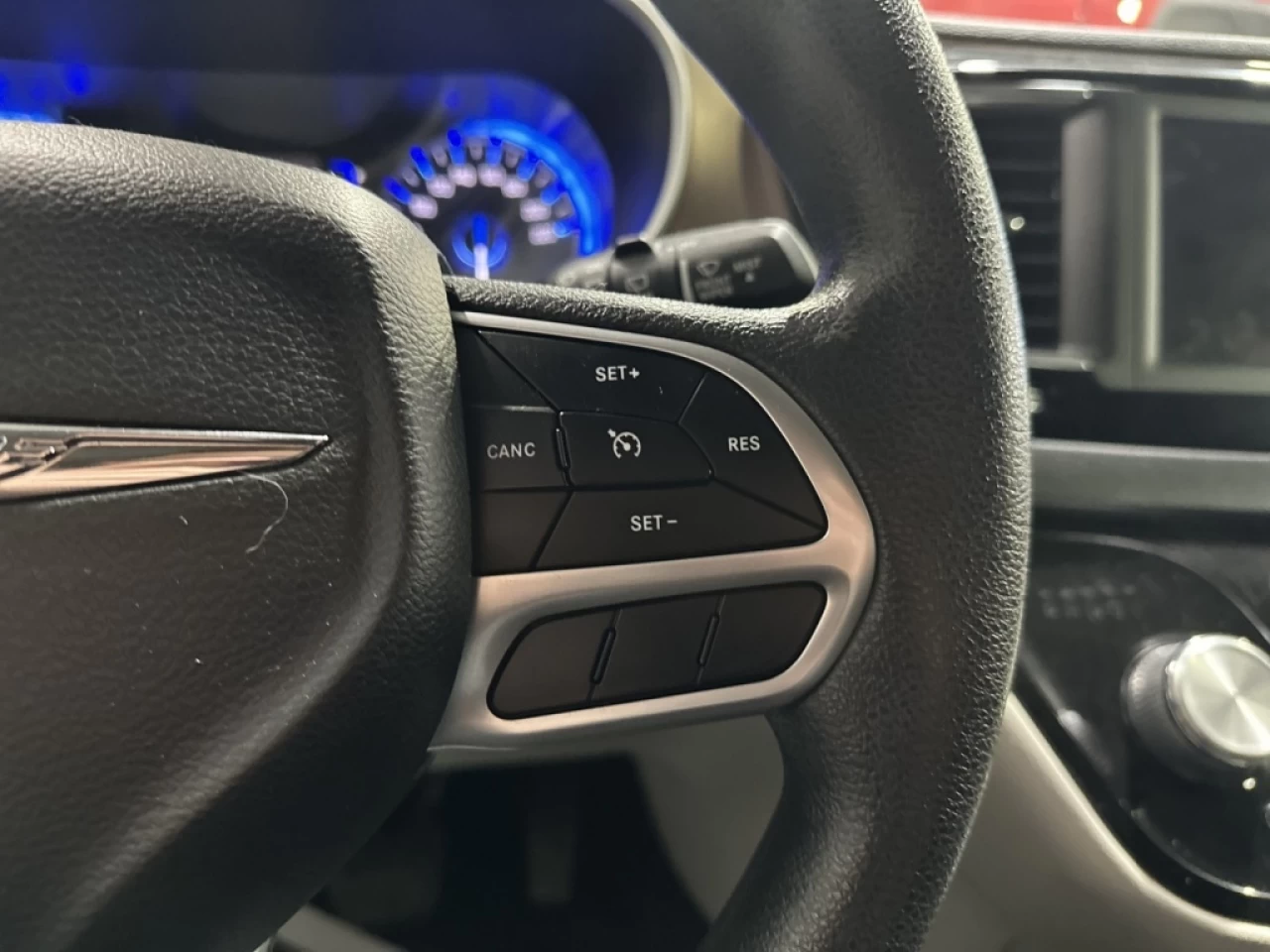 2018 Chrysler Pacifica LX 7 PASSAGERS SEULEMENT 124 500KM Main Image