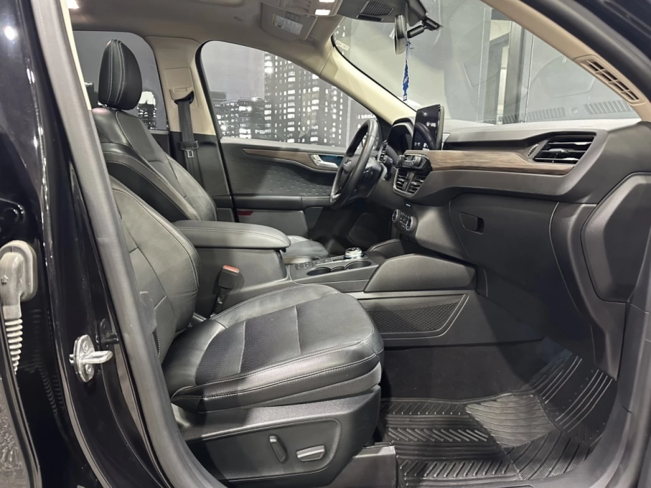 2020 Ford Escape TITANIUM AWD ECOBOOST CUIR /TOIT SEULEMENT 52 000K Main Image