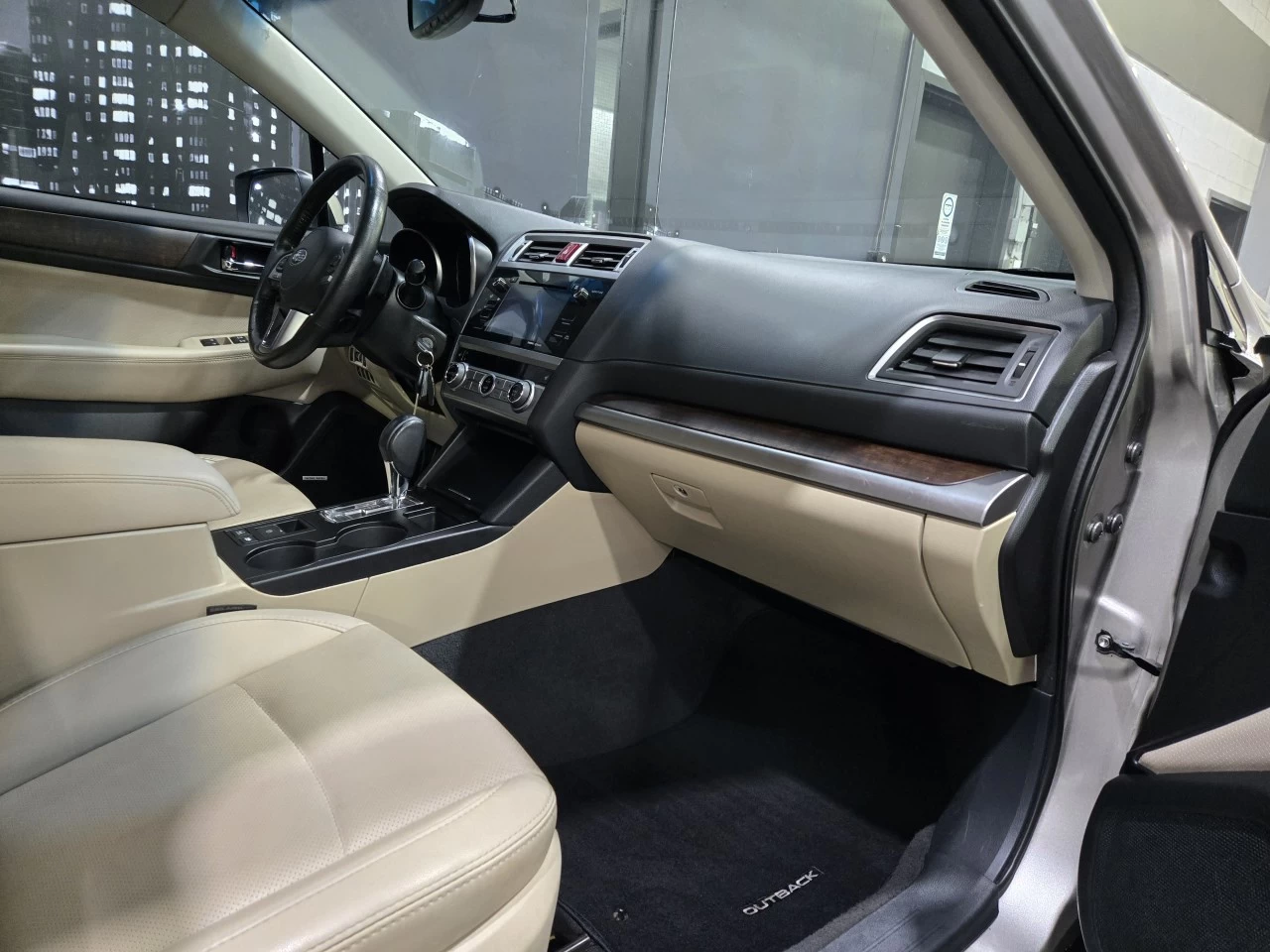 2017 Subaru Outback Limited TOIT CUIR Main Image