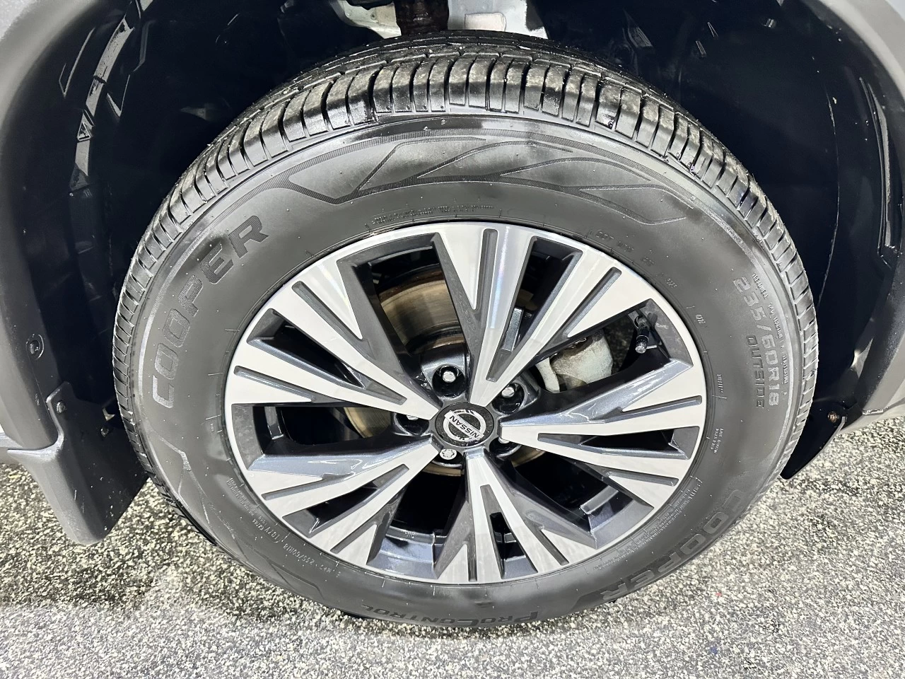 2021 Nissan Rogue SV PREMIUM AWD Image principale