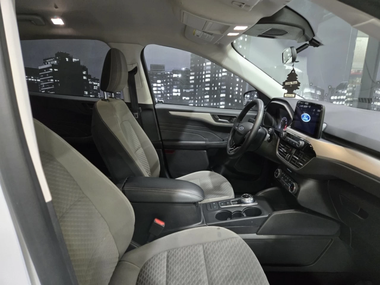 2022 Ford Escape SE AWD Main Image