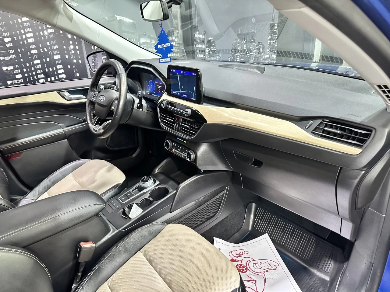 2022 Ford Escape Titanium Hybrid AWD Main Image