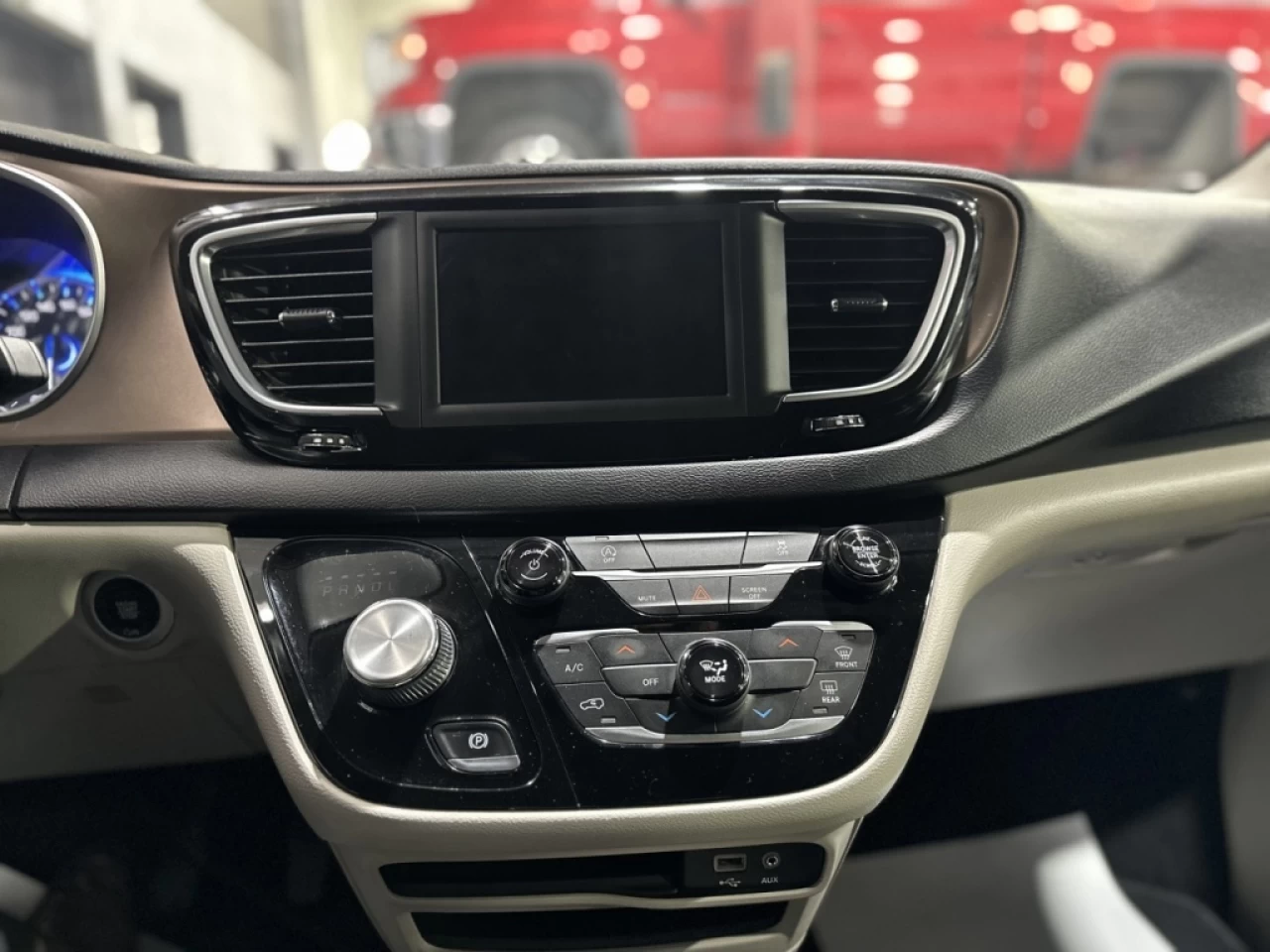 2018 Chrysler Pacifica LX 7 PASSAGERS SEULEMENT 124 500KM Main Image