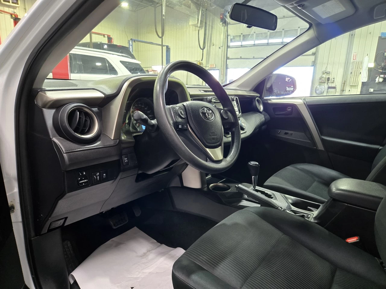 2015 Toyota RAV4 LE AWD TRÈS PROPRE Main Image