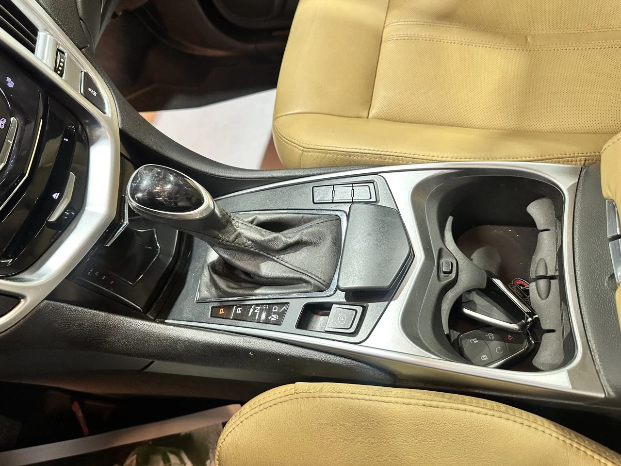 2015 Cadillac SRX Luxury AWD 3.6L Main Image