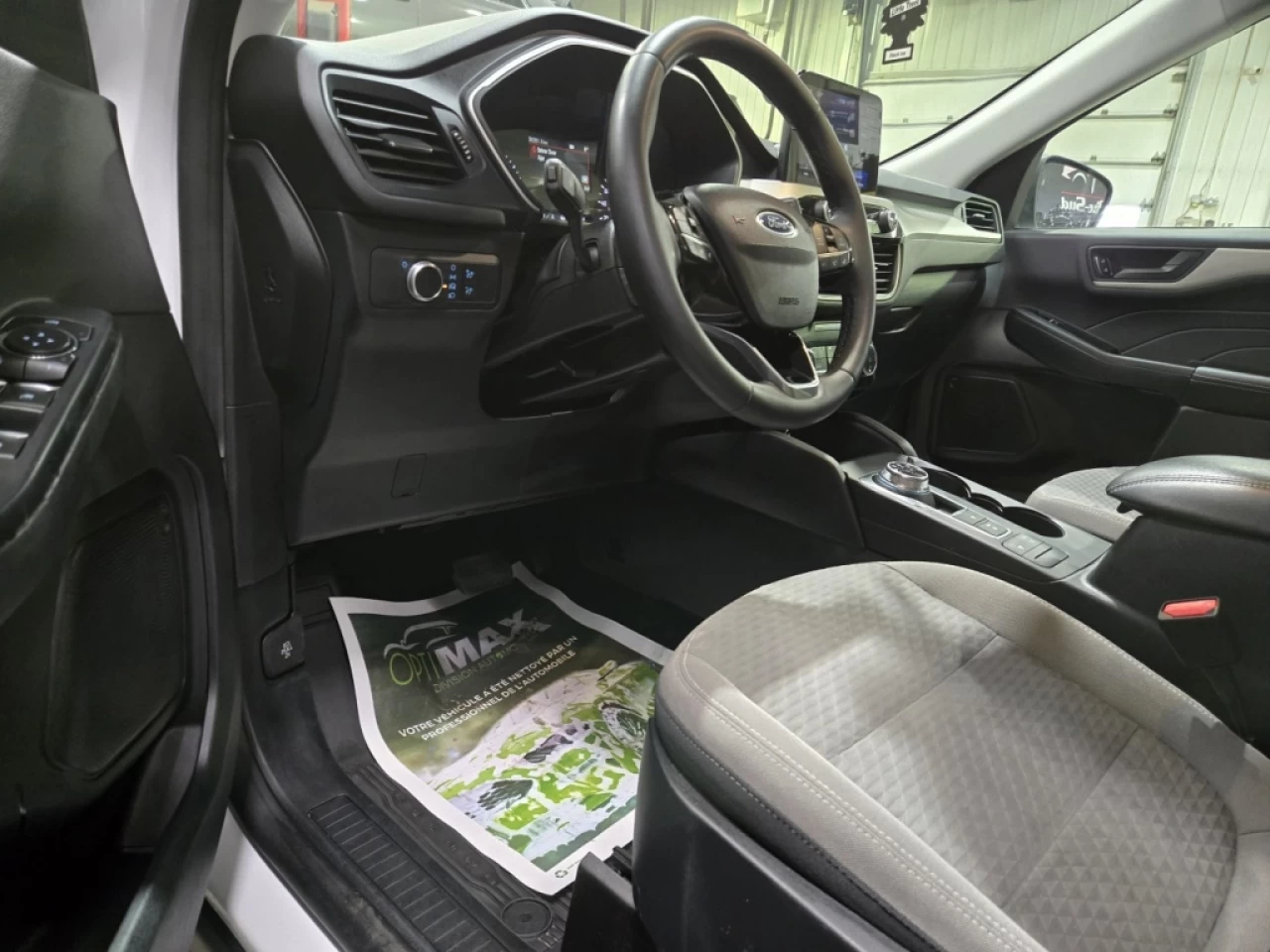 2022 Ford Escape SE AWD Main Image