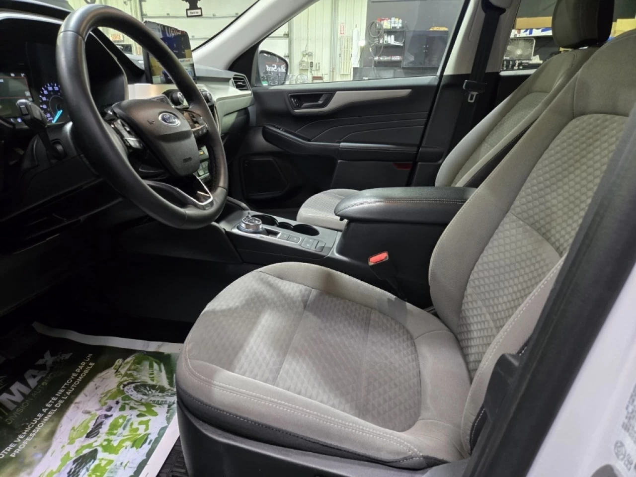 2022 Ford Escape SE AWD Main Image