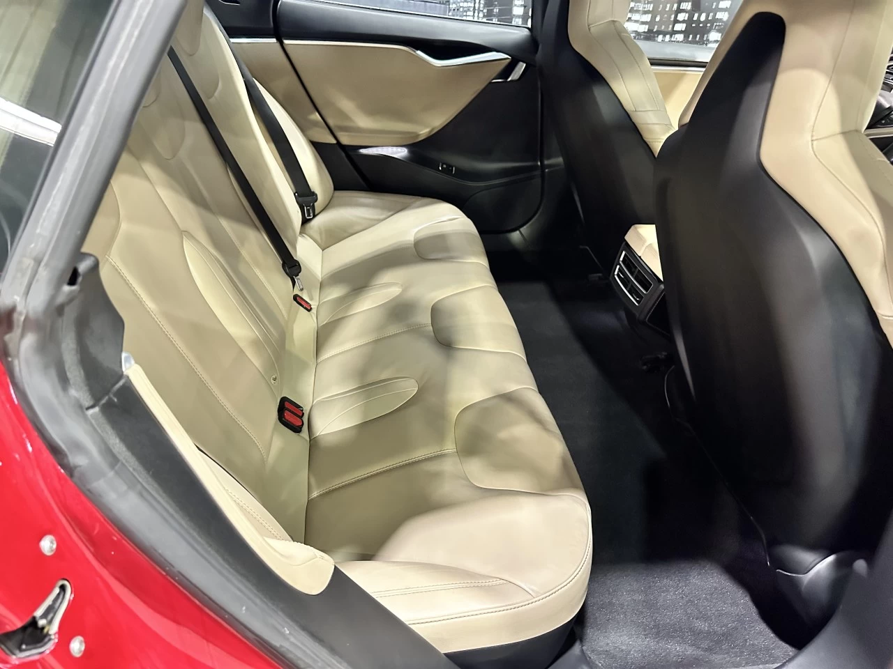 2016 Tesla S 70D AWD BAS KILO Image principale