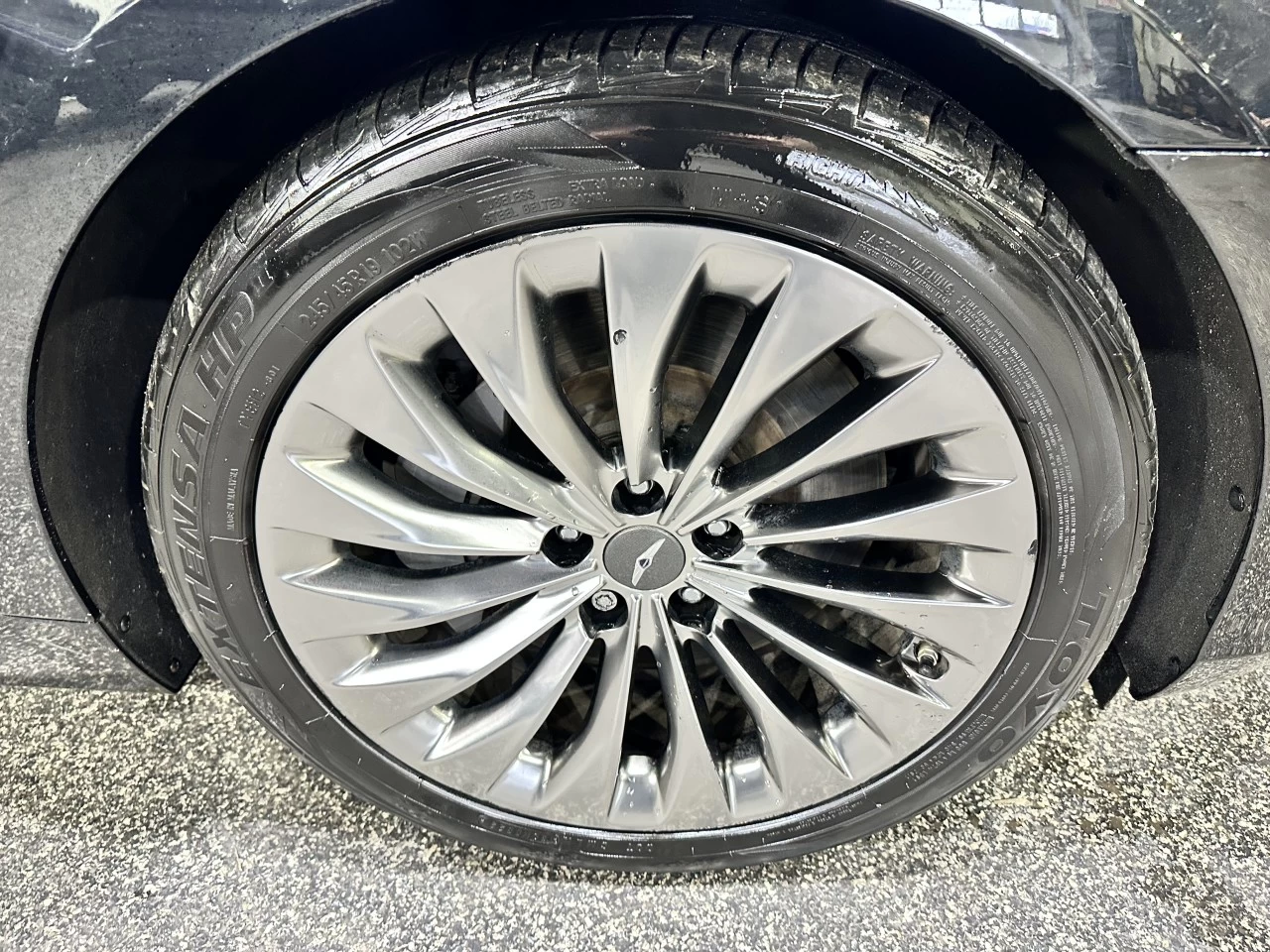 2017 Genesis G90 Ultimate 5.0L Image principale