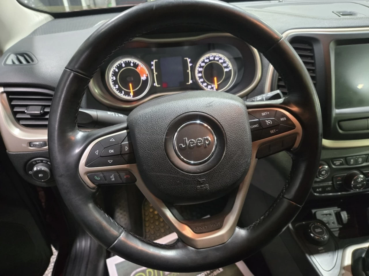 2016 Jeep Cherokee North V6 4X4 BAS KILO Image principale