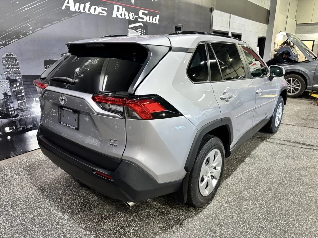 Toyota RAV4 LE AWD 2021