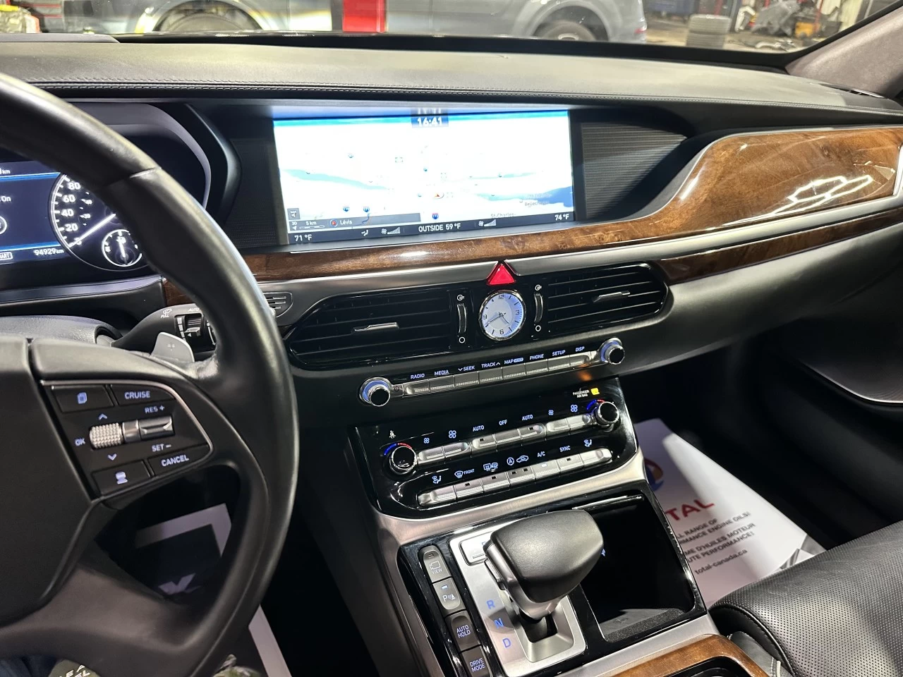 2017 Genesis G90 Ultimate 5.0L Image principale