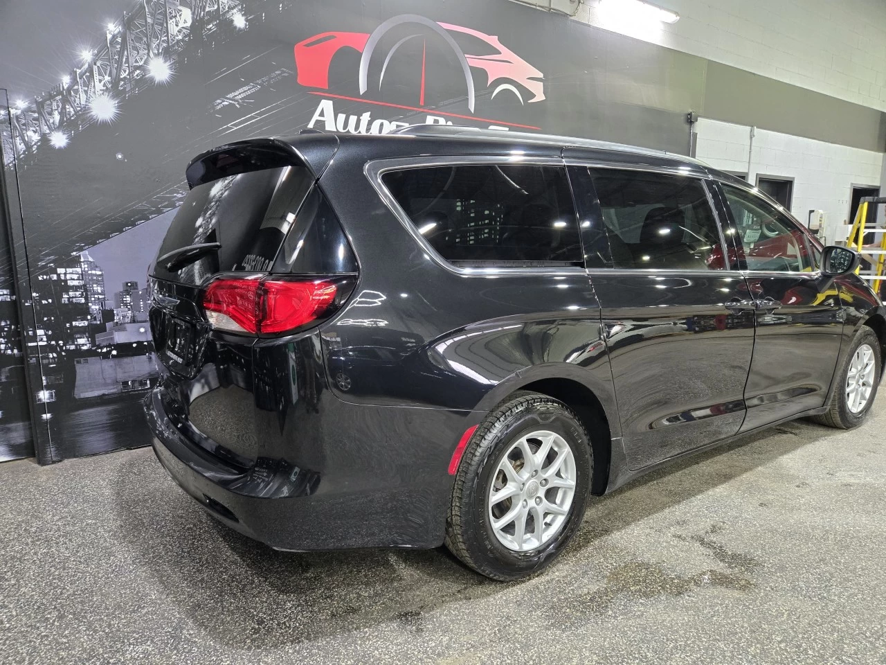 2019 Chrysler Pacifica Touring V6 PORTES ELECTRIQUES Main Image