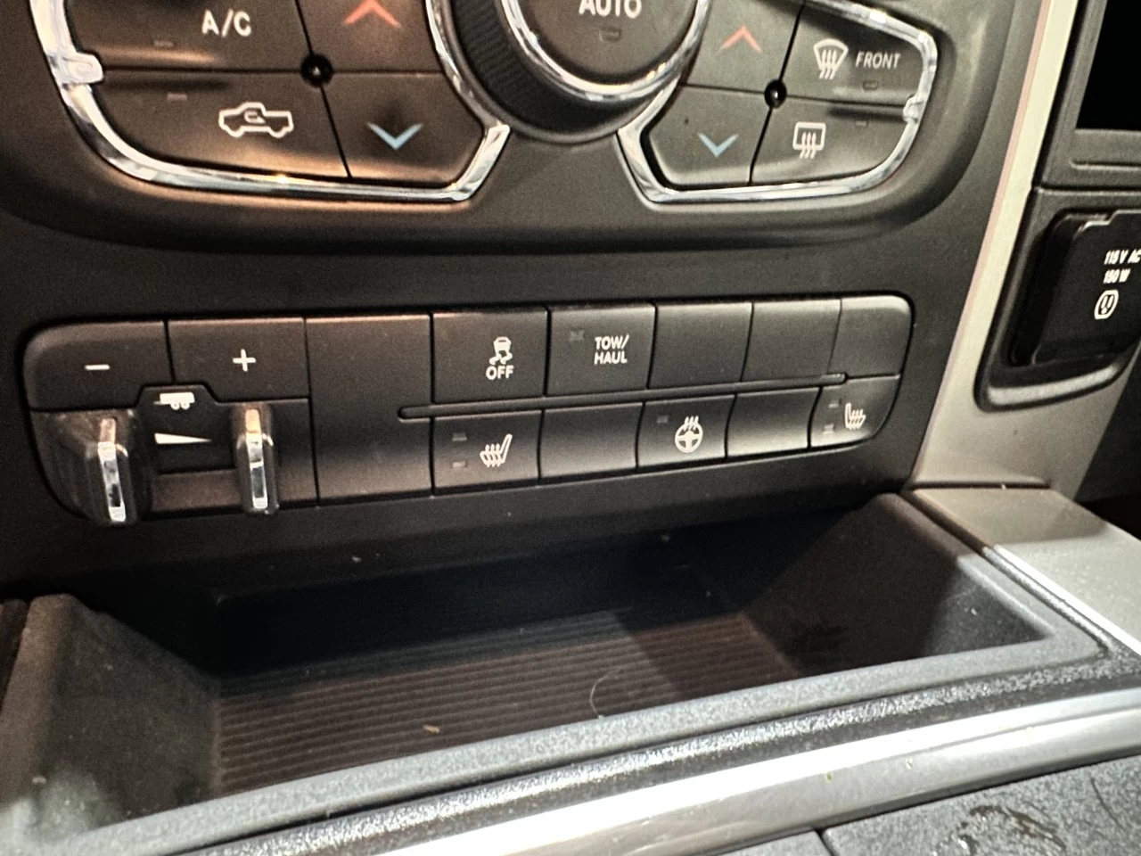 2018 Ram 1500 SLT ECODIESEL CUIR Image principale