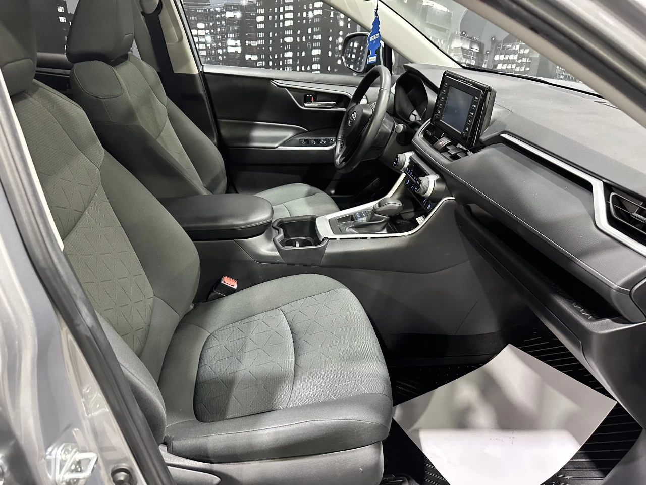 2022 Toyota RAV4 XLE AWD TOIT BAS KILO Main Image