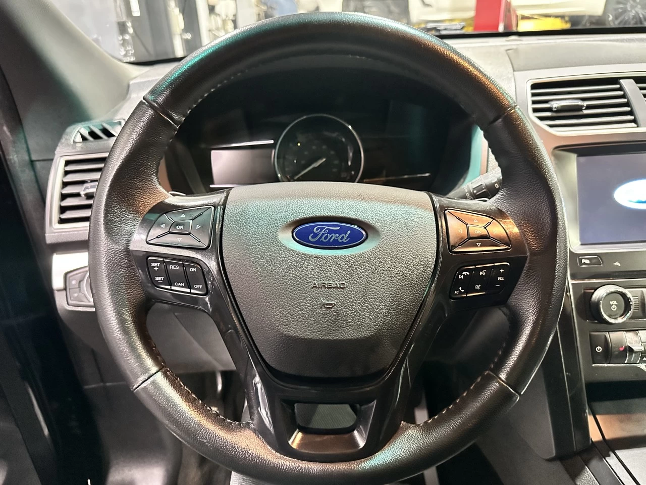 2017 Ford Explorer XLT AWD Main Image