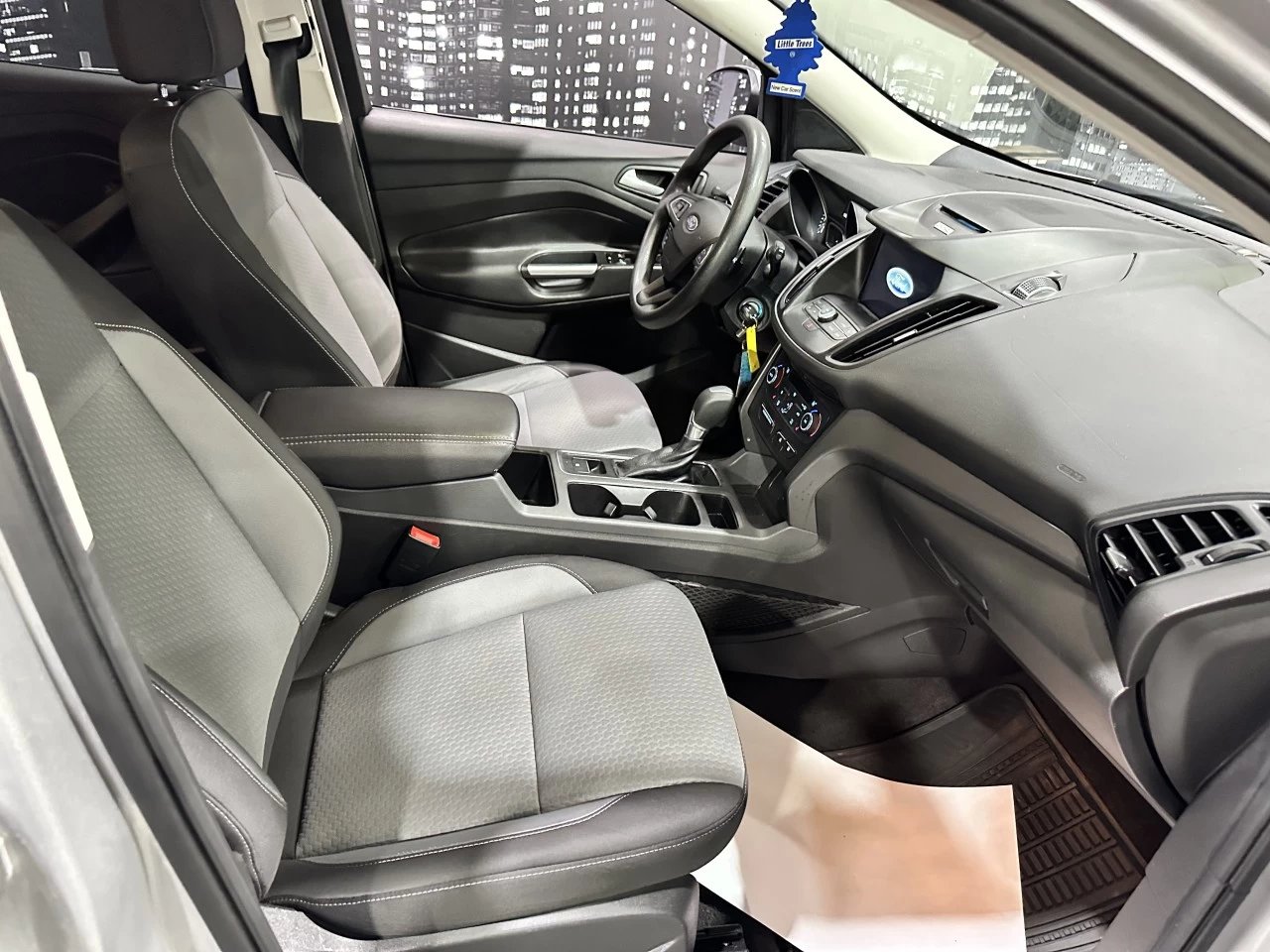 2017 Ford Escape SE AWD Main Image