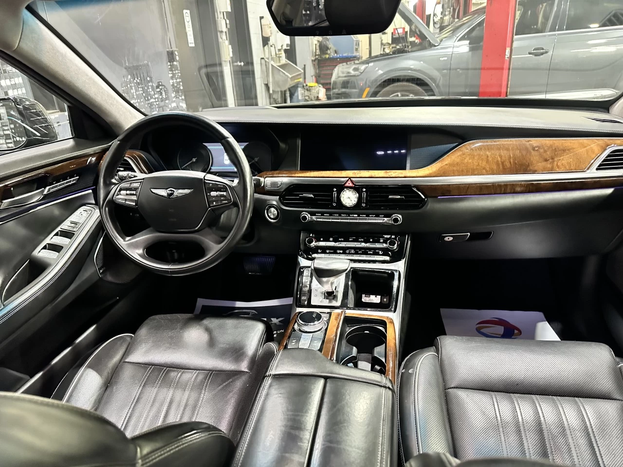 2017 Genesis G90 Ultimate 5.0L Image principale