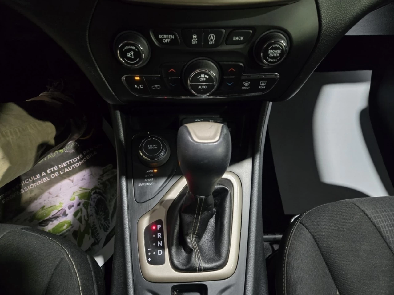 2016 Jeep Cherokee North V6 4X4 BAS KILO Image principale