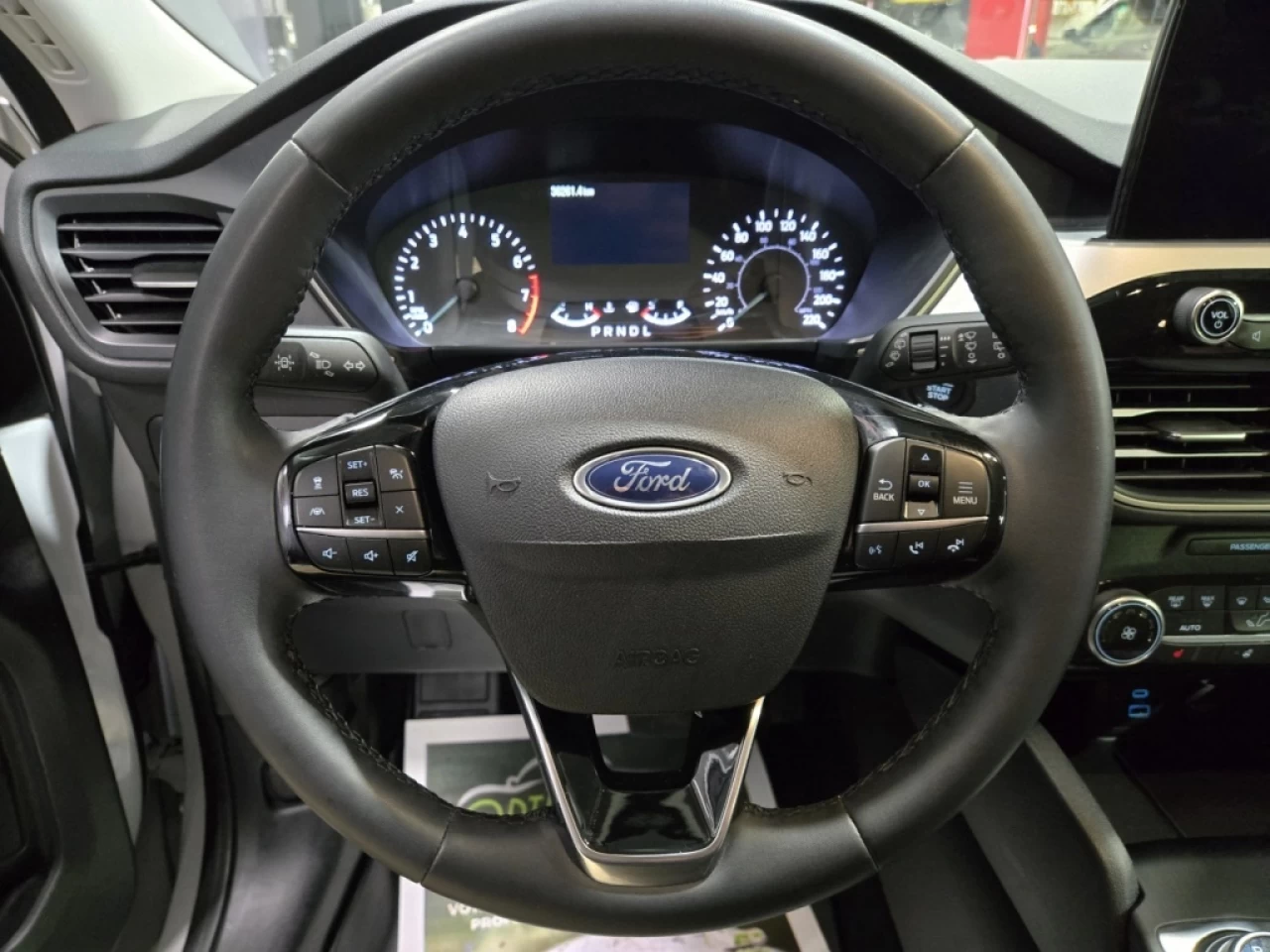 2022 Ford Escape SE AWD Main Image