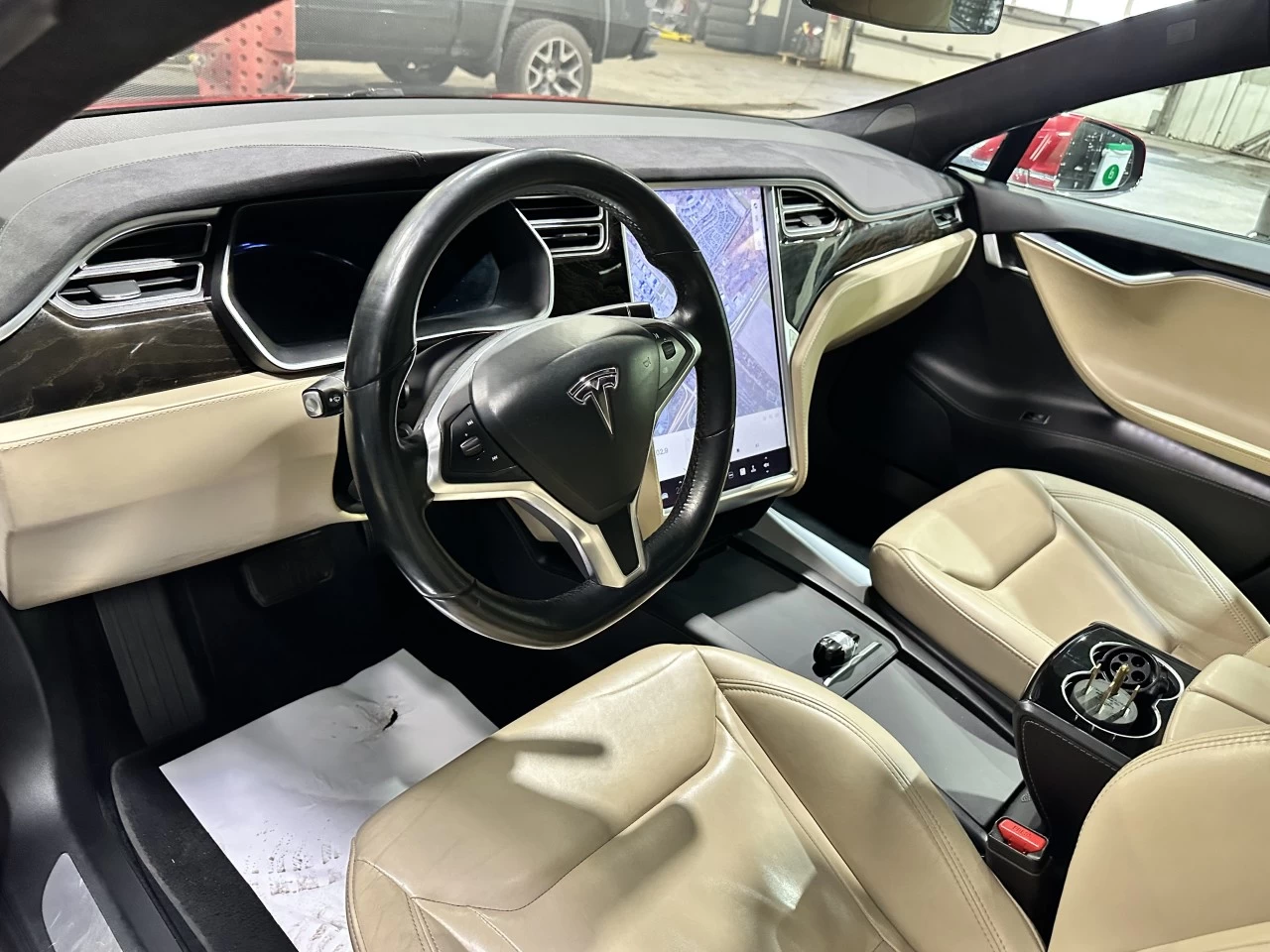 2016 Tesla S 70D AWD BAS KILO Image principale