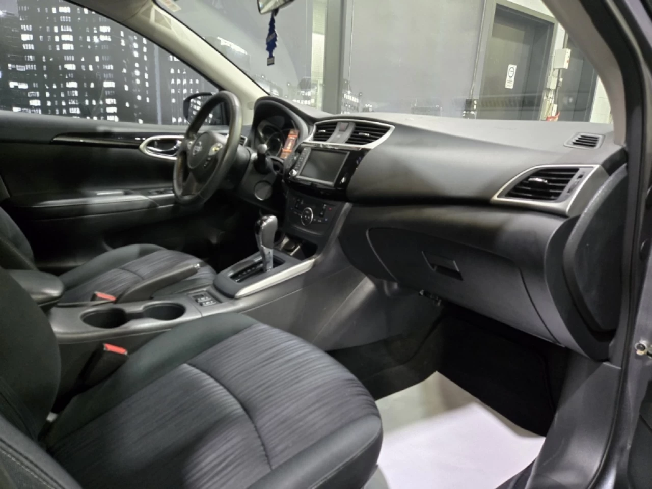 2019 Nissan Sentra SV AUTOMATIQUE *TOIT* Image principale