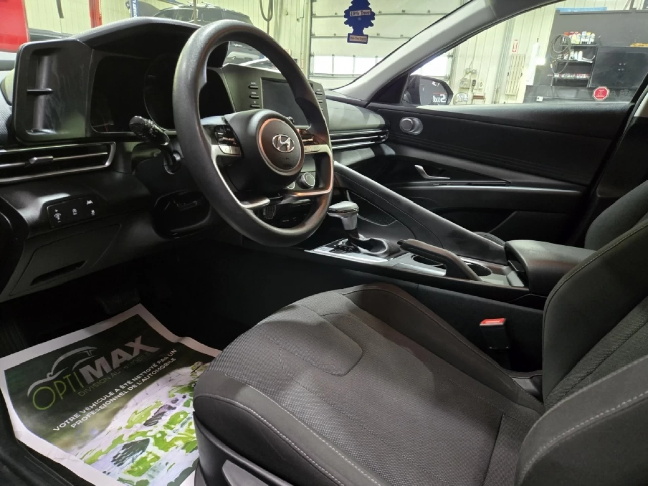 2023 Hyundai Elantra Essential IVT Main Image