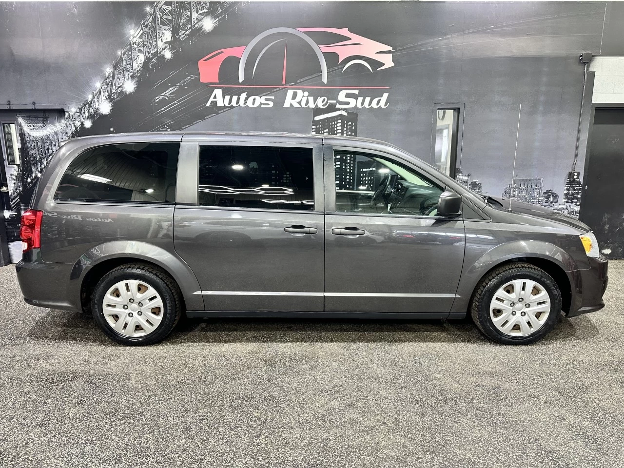 2019 Dodge Grand Caravan STOW N GO Main Image