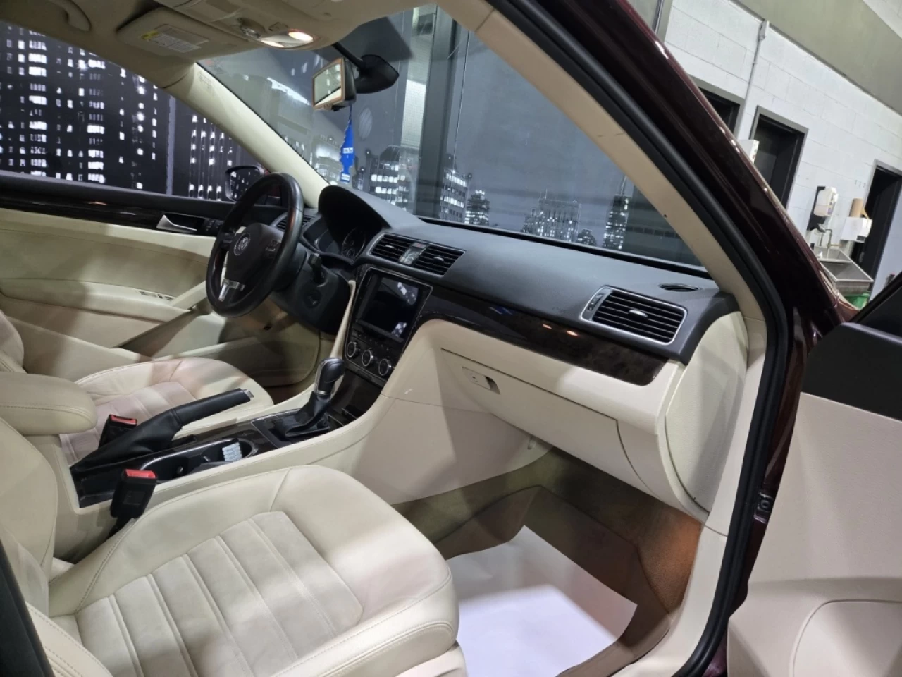 2014 Volkswagen Passat Highline CUIR TOIT BAS KILO Image principale