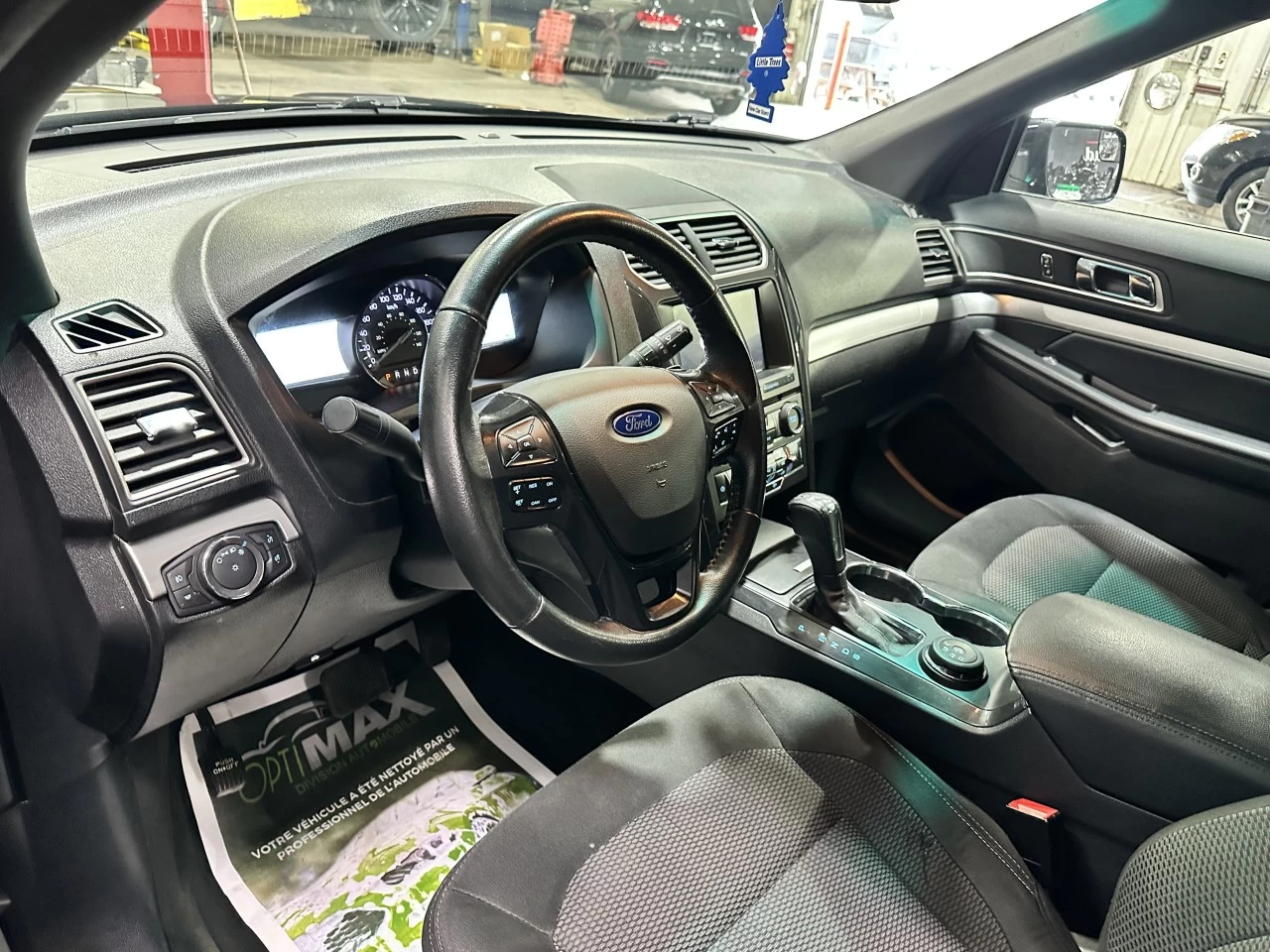 2017 Ford Explorer XLT AWD Main Image