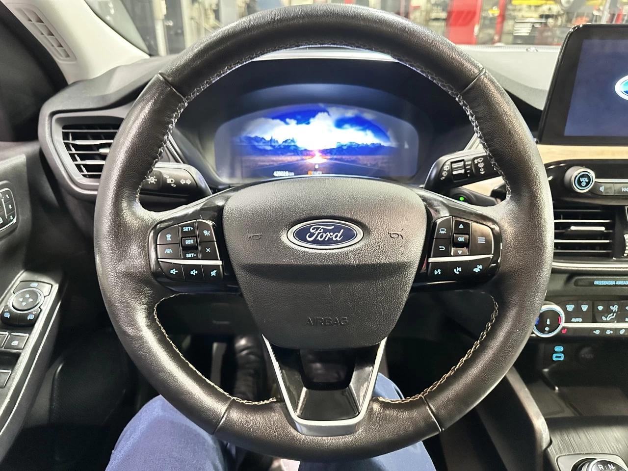 2022 Ford Escape Titanium Hybrid AWD Main Image