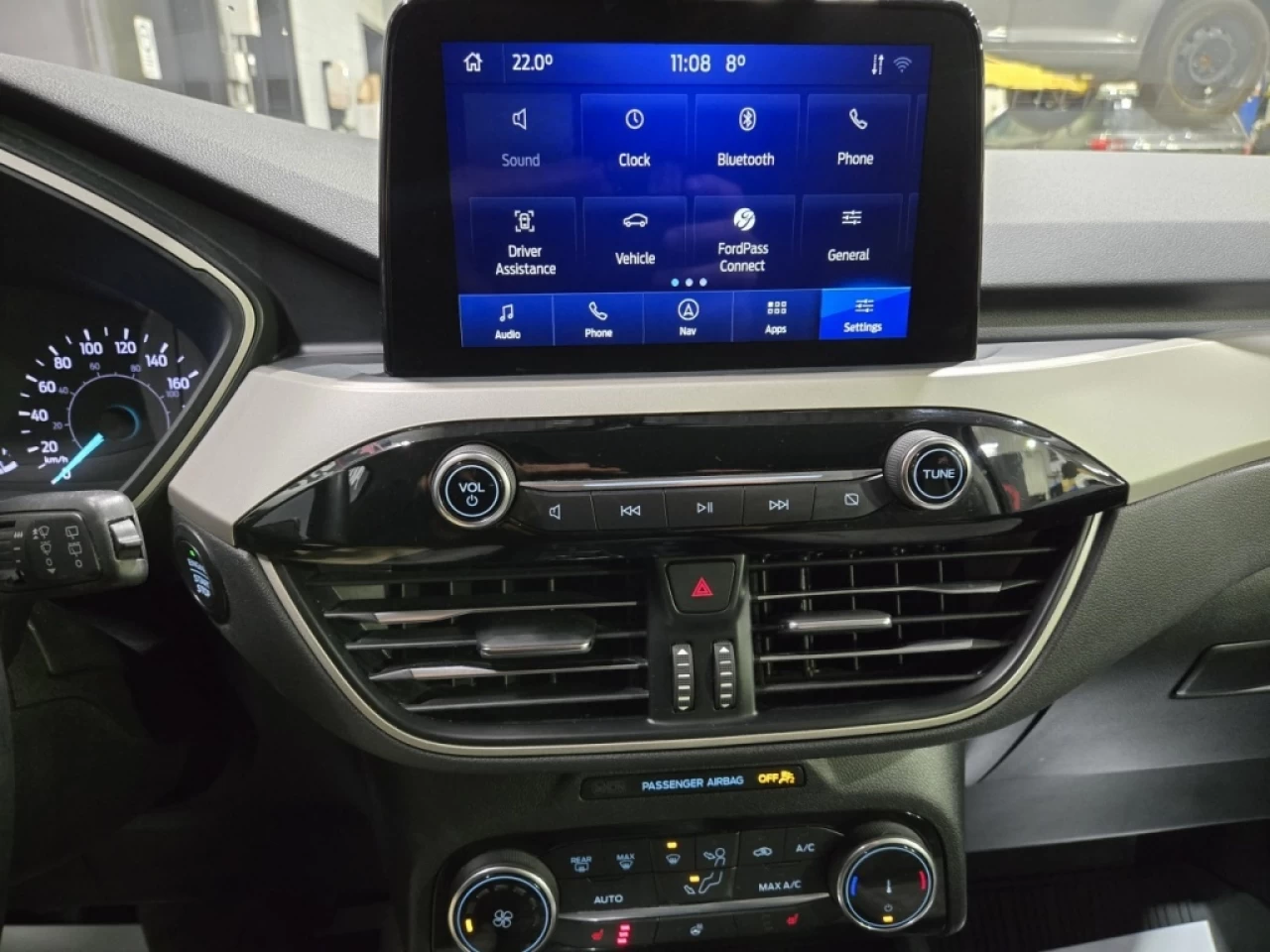 2022 Ford Escape SE AWD Main Image